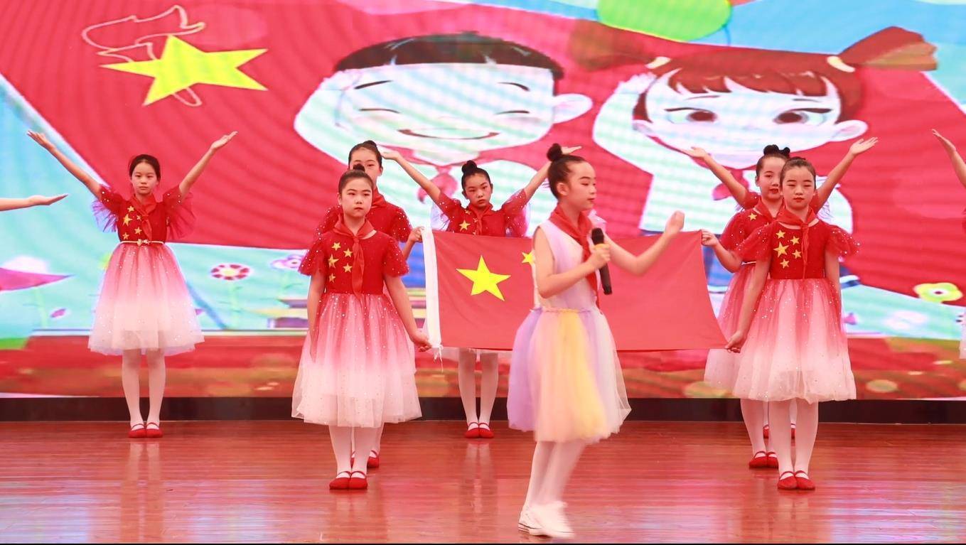 《开学了,舞蹈《红领巾相约中国梦,舞蹈《一起向未来》和新教师