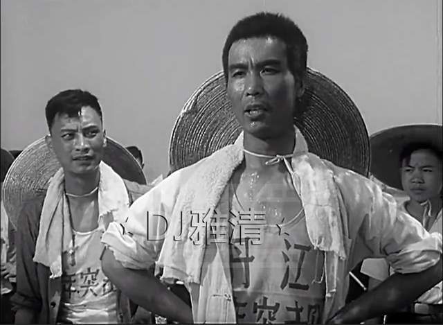 1963年拍摄的《小兵张嘎,于中义扮演了一个诙谐幽默的游击队员快板