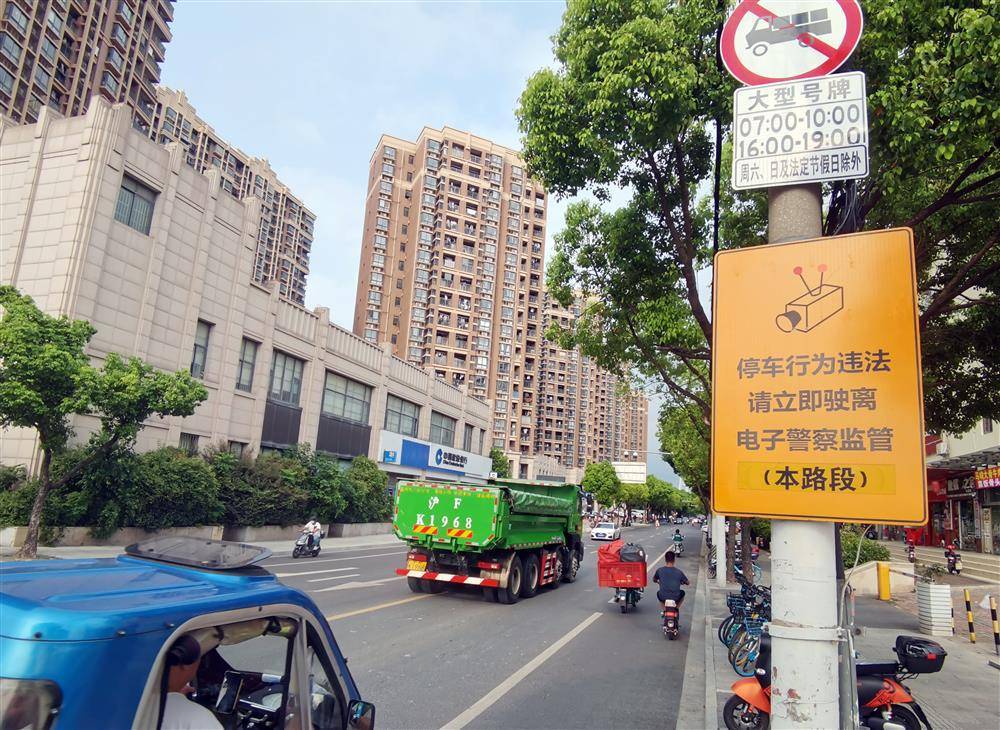 沿路4个学校,家长投诉"太危险了"_华发_东段_工地