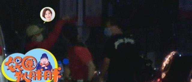 米乐M6 M6米乐王珞丹疑恋情曝光？素颜做瑜伽发际线超高与神秘男同坐一辆车(图3)