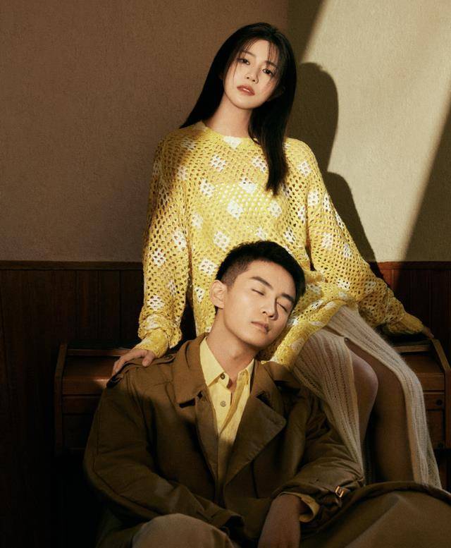陈妍希晒瑜伽照、高难度倒立证明自己没有怀米乐M6 M6米乐二胎(图1)