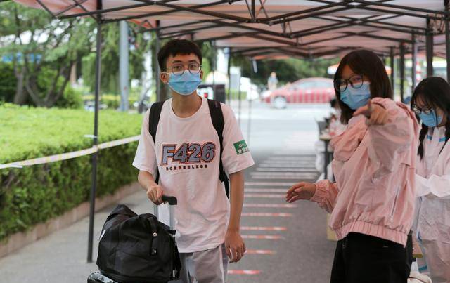 众高校再度延迟返校时间,学生:大无语_大学_东里街道_家长