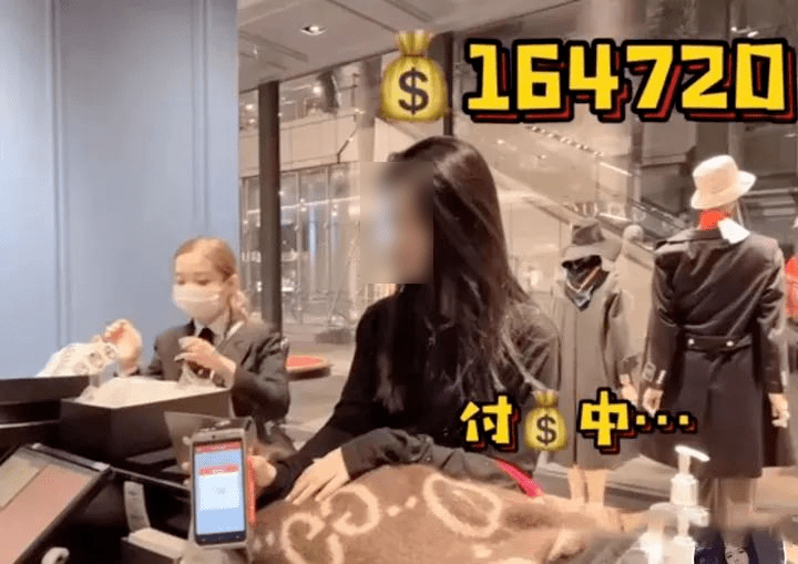 �Ϻ�������������ε�һĻ��������װ�Ƶ��ˣ����ڱ��ݺݴ� ...