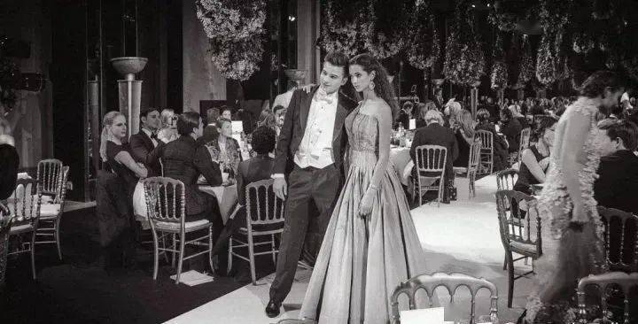 �Ϻ�������������ε�һĻ��������װ�Ƶ��ˣ����ڱ��ݺݴ� ...