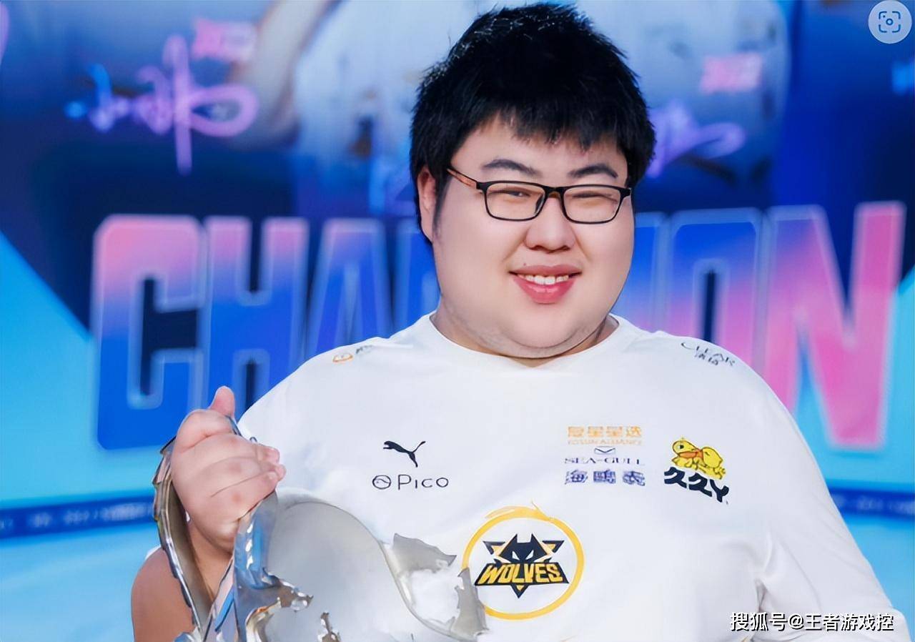 狼队小胖冲上巅峰前十，妖刀却眼红他的人气，还提出了特别要求