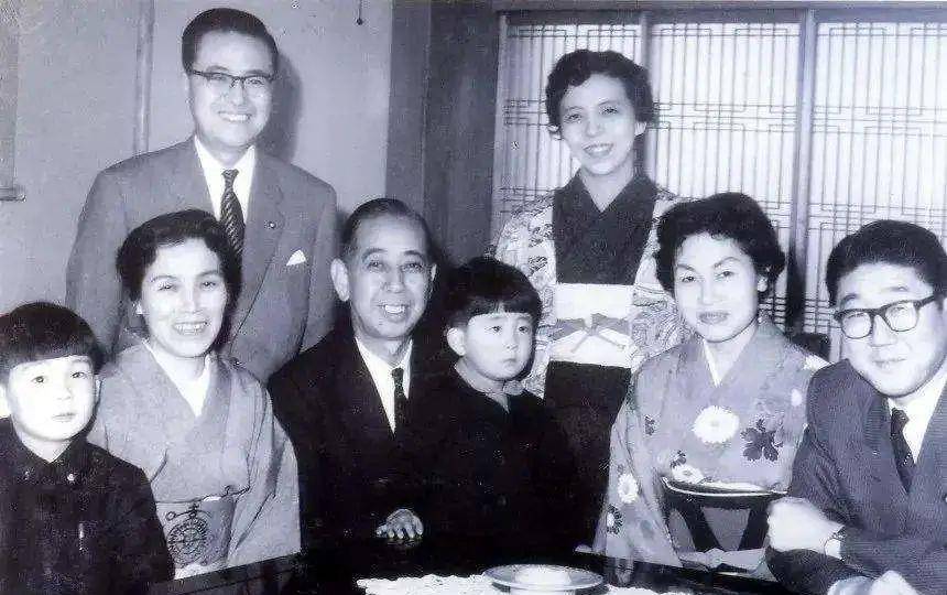 1960年7月14日,安培晋三外祖父,甲级战犯岸信介遇刺_日本_满洲国_军需