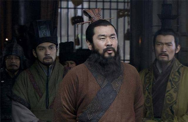 赞孙权道"生子当如孙仲谋,当然后半句便是"袁本初,刘景升儿子,豚犬耳
