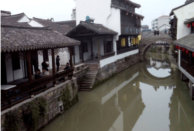 新场古镇“年久失修”，“商业化”太重