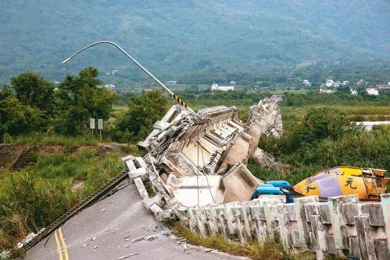 一夜再发生11次地震，台湾多地停课｜已致1死142伤