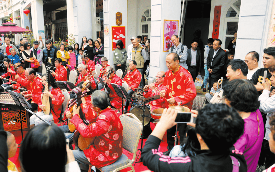 通讯员邱天伟 摄从乐曲声中触摸传统脉搏我省知名作家莫晓鸣说,正是