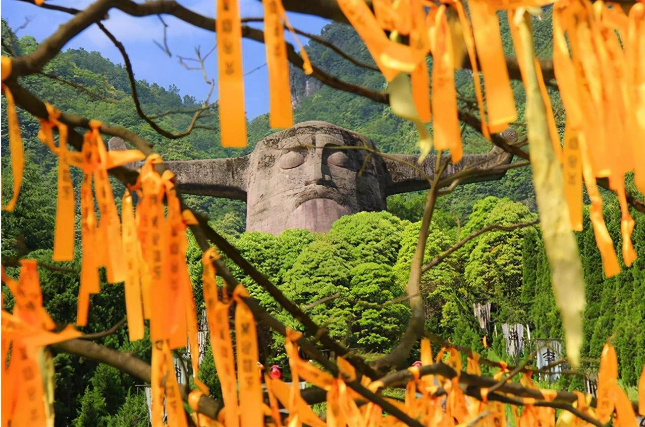 湖北面积最大的风景区，风景迷人传说颇多，景观丰富看完不易