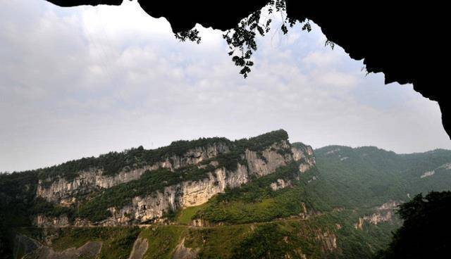 天下第一洞藏身于重庆，周边还有天坑地缝，距重庆市区2小时车程
