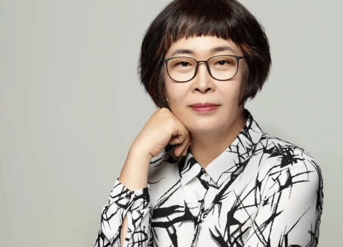 电视主持张越:巅峰时两次辞职只拿低保,韩红为何还将她视为恩人_节目
