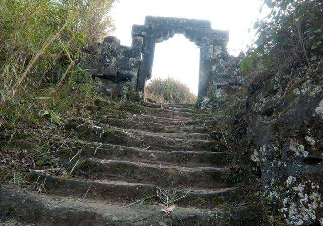 重庆有座古寨，在地势险要处建成，古时作用巨大，如今却无人问津