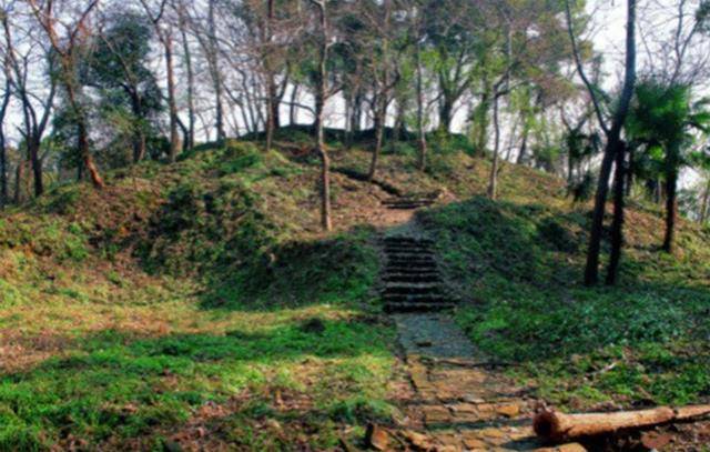 千年雷峰塔发掘现场：地宫里没白蛇，图9是考古人员最激动的发现