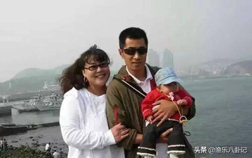 15岁就和张艺谋搭戏,出道34年选择退圈,如今50岁卖