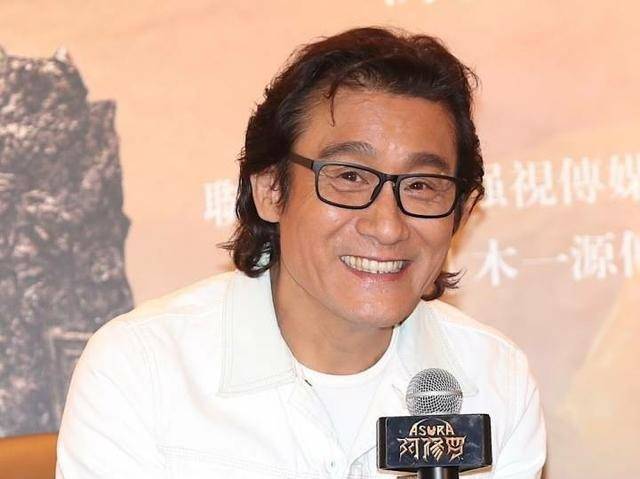 原创26岁获得影帝称号，至今无人打破记录，曾经却摆起地摊卖首饰