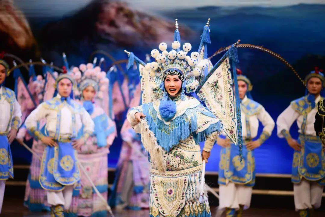 不仅有选自传统皖南花鼓戏《杨门女将《天仙配《姐妹皇后》的经典