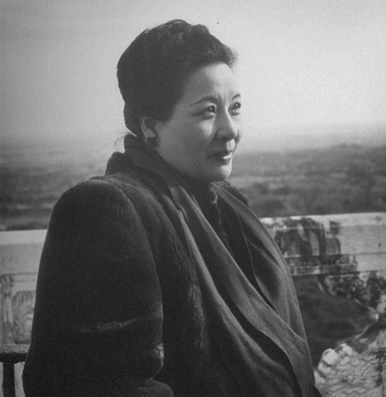 2003年,宋美龄在梦中去世,第二天遗体被裹在羊毛毯