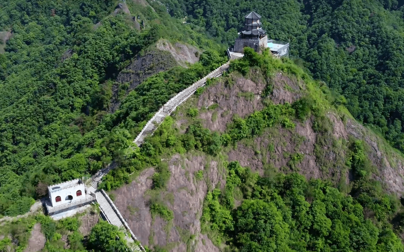 浙江金华的小长城，村民耗时7年修建，不要门票夜景很美