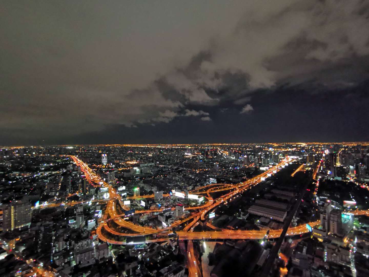 五彩缤纷的拉差达火车夜市回来啦！它还能再现曾经的辉煌吗？