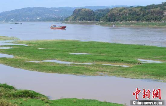 三峡库区重庆涪陵沿江秋景宜人