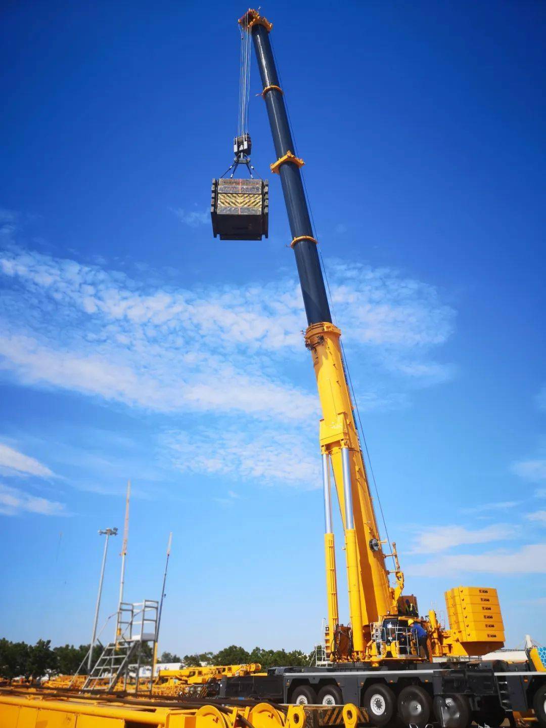 百余种伸缩臂组合,吊重选择更多更方便.10.6*9.