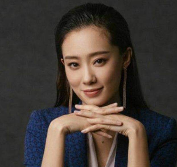 第1位:牛莉牛莉可以说是小品界的前辈了,她和搭档郭冬临,也是给大家