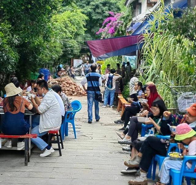 东北大姐来云南定居，在景区附近吃了一顿午餐，确认3遍不敢相信