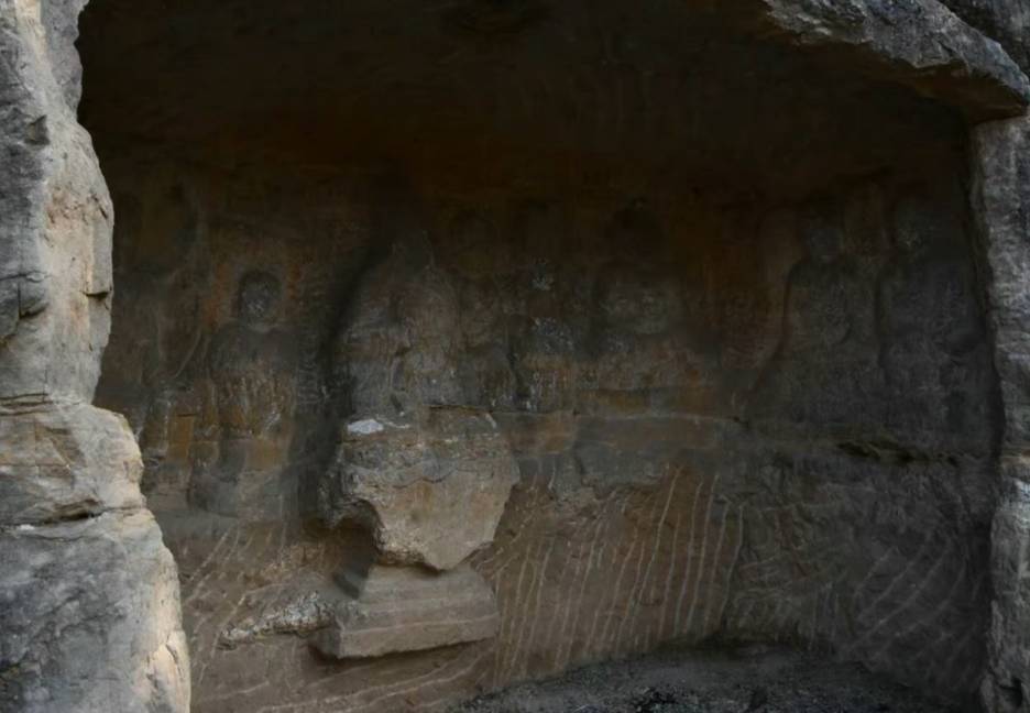 武安市白家庄村村边山上古代佛像群令人赞叹不已