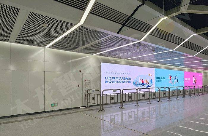 太龙智显小间距led显示屏为深圳14号线增光添彩_地铁_画面_广告