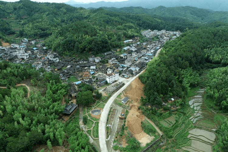 清流县东坑村赖武村位于中国历史文化名村—清流县赖坊乡所在地,赖