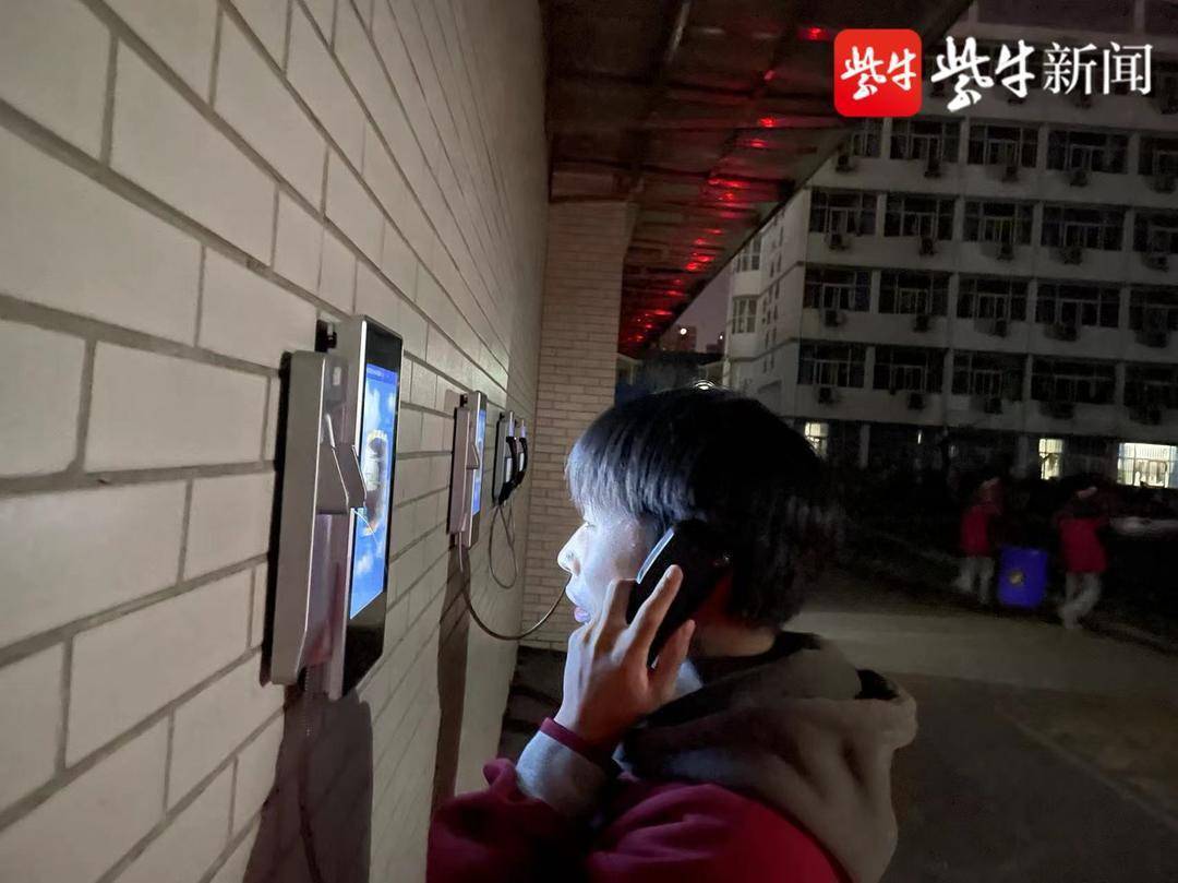 华为手机不带收音机:学生不带手机进校园 也可与家人视频连线