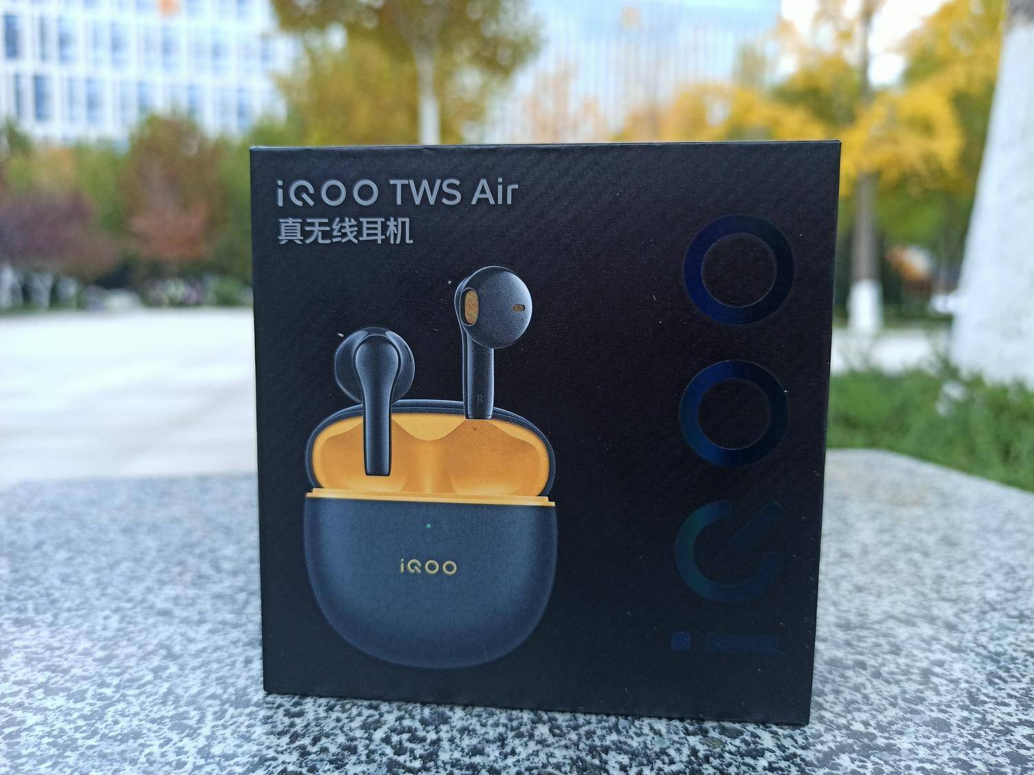 华为手机耳机的接听键
:独家电竞声效，游戏玩家必备神器——iQOO TWS Air蓝牙耳机评测