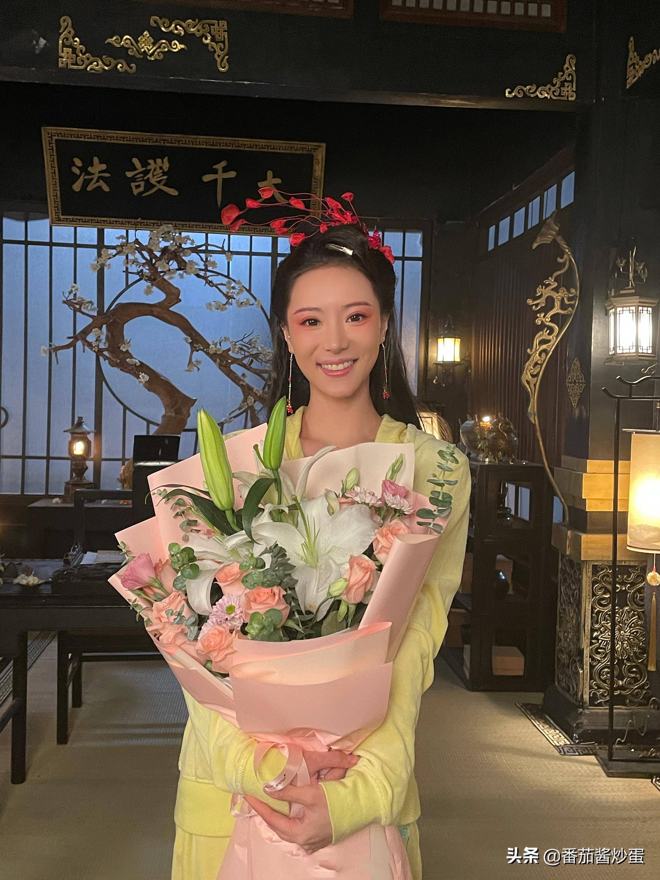 张紫宁新戏杀青,路透照服拆廉价,古拆外型不及前队友杨超越 张紫宁新戏杀青,路透照服拆廉价,古拆外型不及前队友杨超越