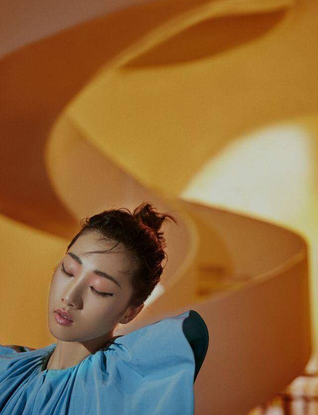 原创
  Yamy长相好高级,穿“纸袋裙”减龄又时髦,一般人真模仿不来 第3张 原创
  Yamy长相好高级,穿“纸袋裙”减龄又时髦,一般人真模仿不来 第3张