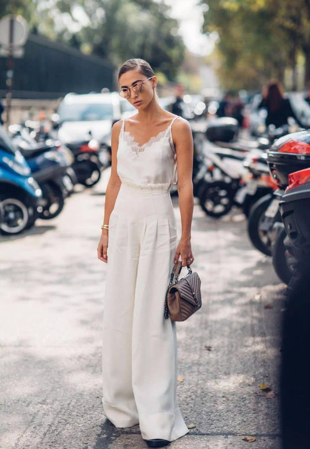 原创
  收起你的小黑裤!今年夏天的“裤王”是它,显瘦时髦还有气质 第3张 原创
  收起你的小黑裤!今年夏天的“裤王”是它,显瘦时髦还有气质 第3张