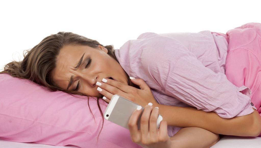 华为手机升级时间长
:睡前总要玩手机才睡得着？睡前长时间玩手机，5大健康隐患等着你