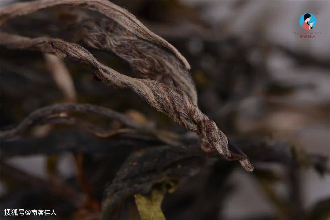 那些存储了几十年的普洱茶为什么都是紧压茶？