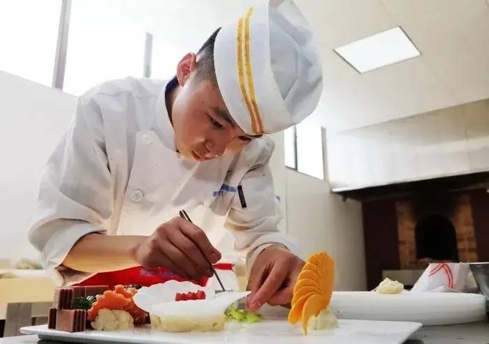 中式烹调师中、高级报考条件是什么