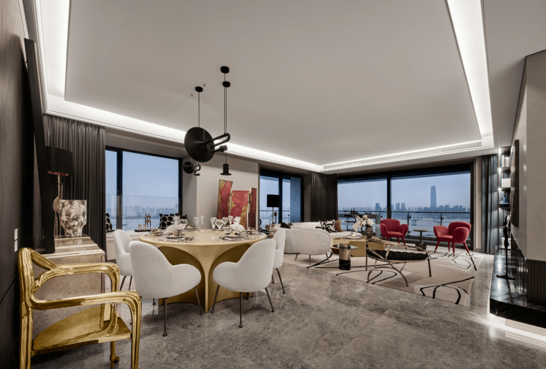 �人��լ�ġ�����������������һ�ر��ۺ���