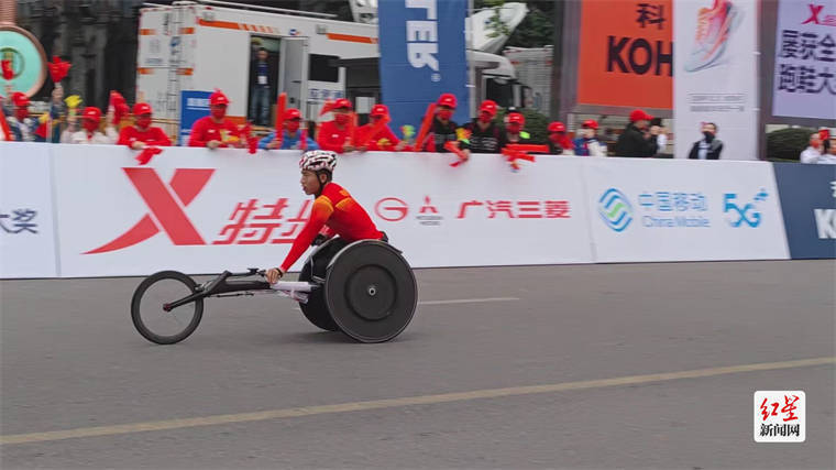 成都马拉松竞速轮椅冠军决出！