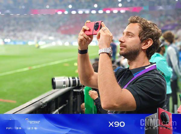华为大屏幕手机大尺寸
:排面！vivo X90成世界杯官方手机 大屏幕全方位展示