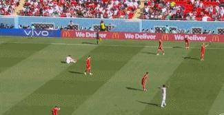 补时最后时刻绝杀，伊朗2-0威尔士，门将罚下，本届世界杯首张红牌