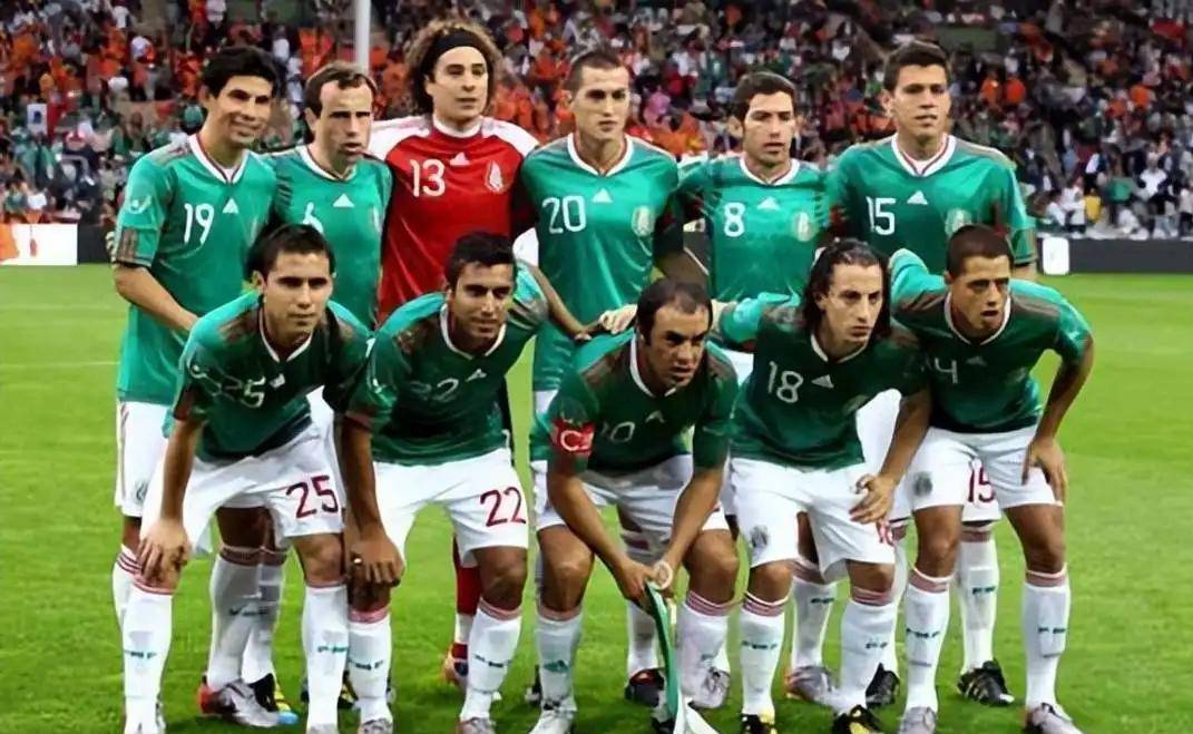 央视26日曲播卡塔尔世界杯，法国对丹麦，阿根廷战墨西哥