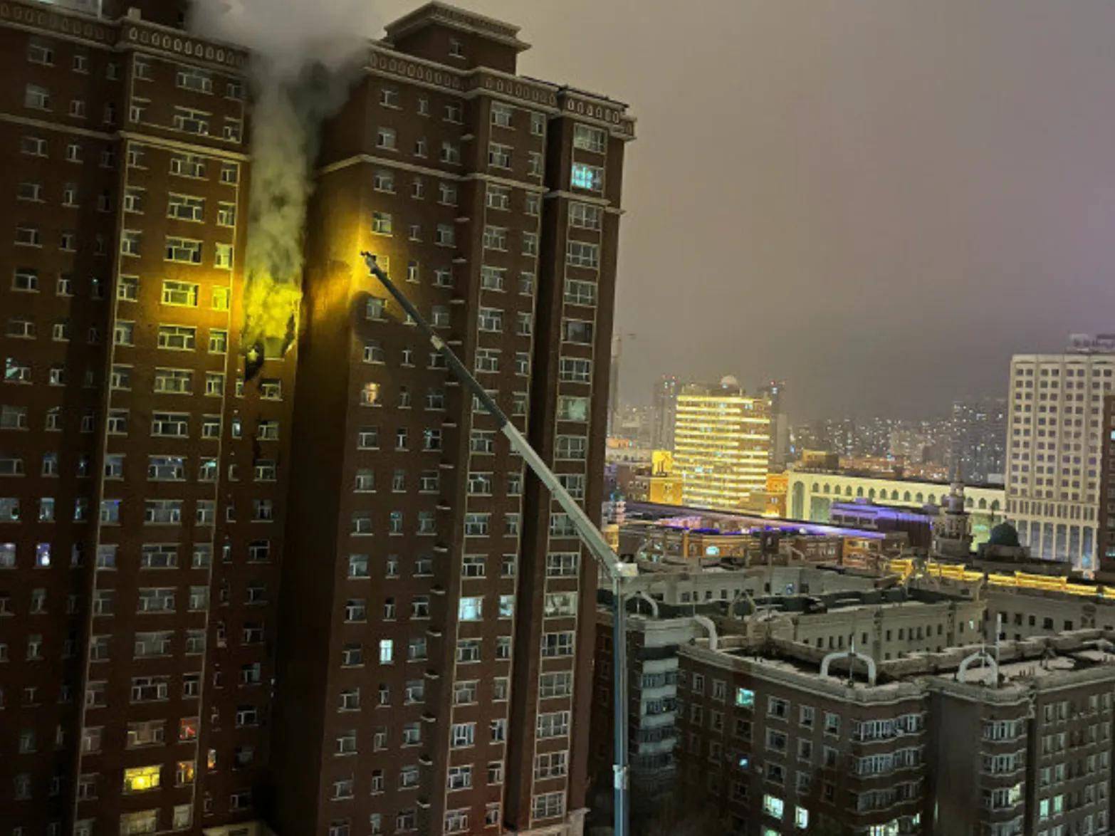 公众对防控政策有意见，自然用乌鲁木齐致10死火灾迁怒防控
