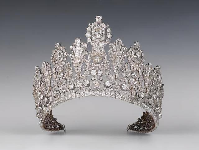 欧洲顶级的钻石皇冠，设想和工艺都很精湛，豪华水平超越你的想象