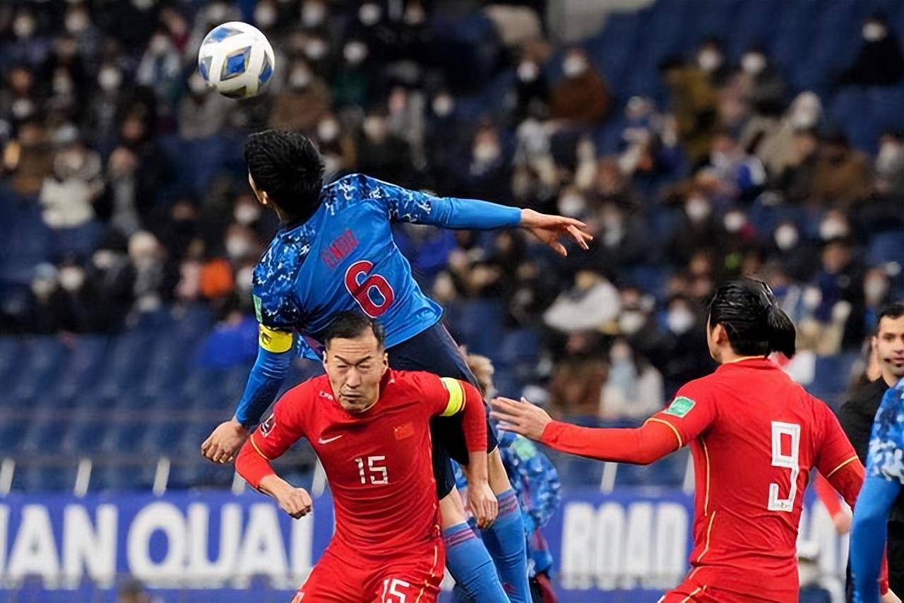 VAR手艺遭到量疑，黄健翔点评卡塔尔世界杯首张红牌引发言论