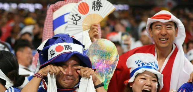白岩松的世界杯报价在日本两次应验！日本球迷们，哭着要高兴