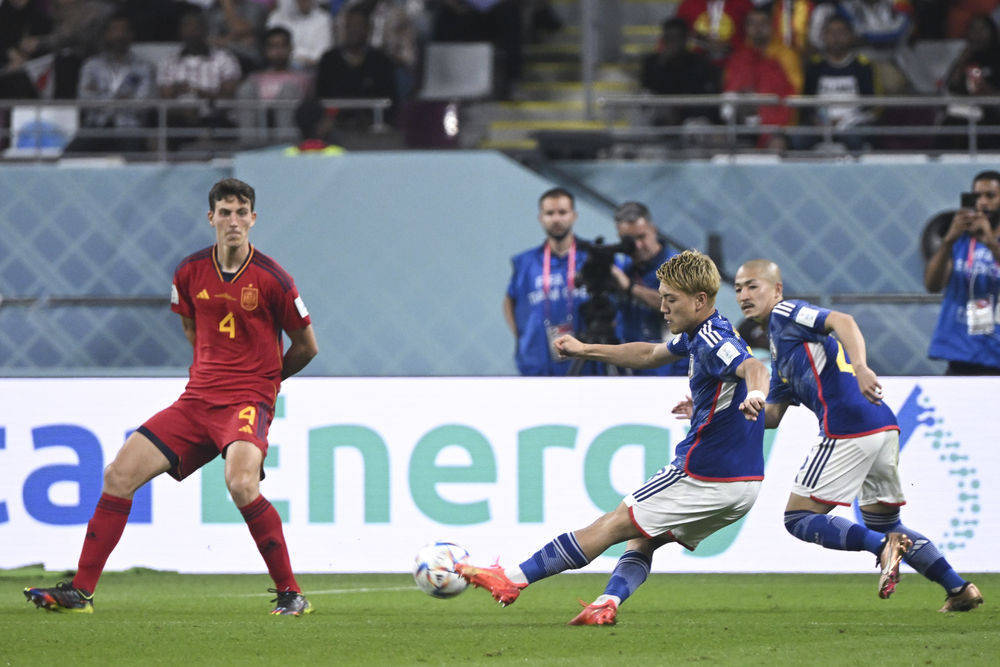 世界杯最刺激一夜：日本2-1逆转西班牙，小组第一晋级；德国4-2赢球却出局；